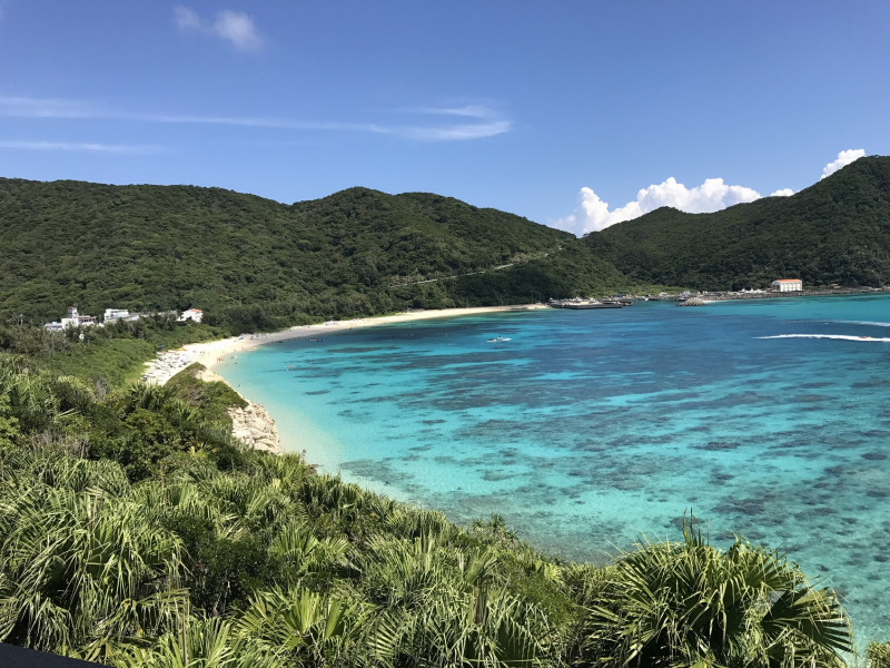 沖縄 本島から高速船で35分 のんびりした空気が流れる 絶景の渡嘉敷島 Navitime Travel