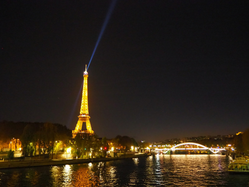 パリ 登るだけじゃない パリのシンボル エッフェル塔 の楽しみ方