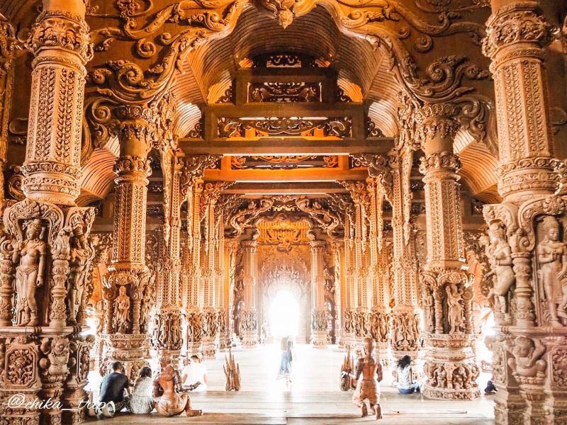 タイのサグラダファミリアと呼ばれる壮大な建築物「サンクチュアリー