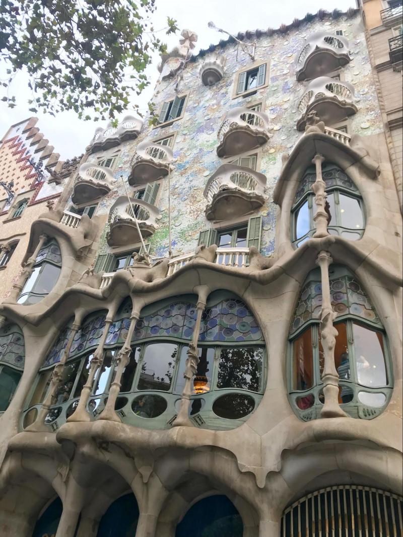 バルセロナ 世界遺産建築を巡る旅 ここでしか見られない有名建築家の傑作を楽しもう