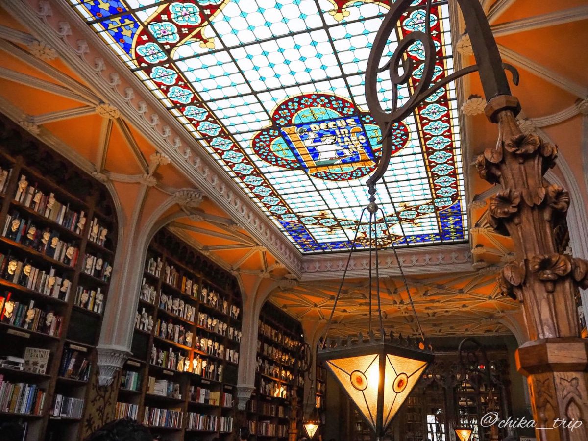 ポルトガル 美しすぎて大混雑の本屋さん レロ書店 は まるでハリーポッターの世界