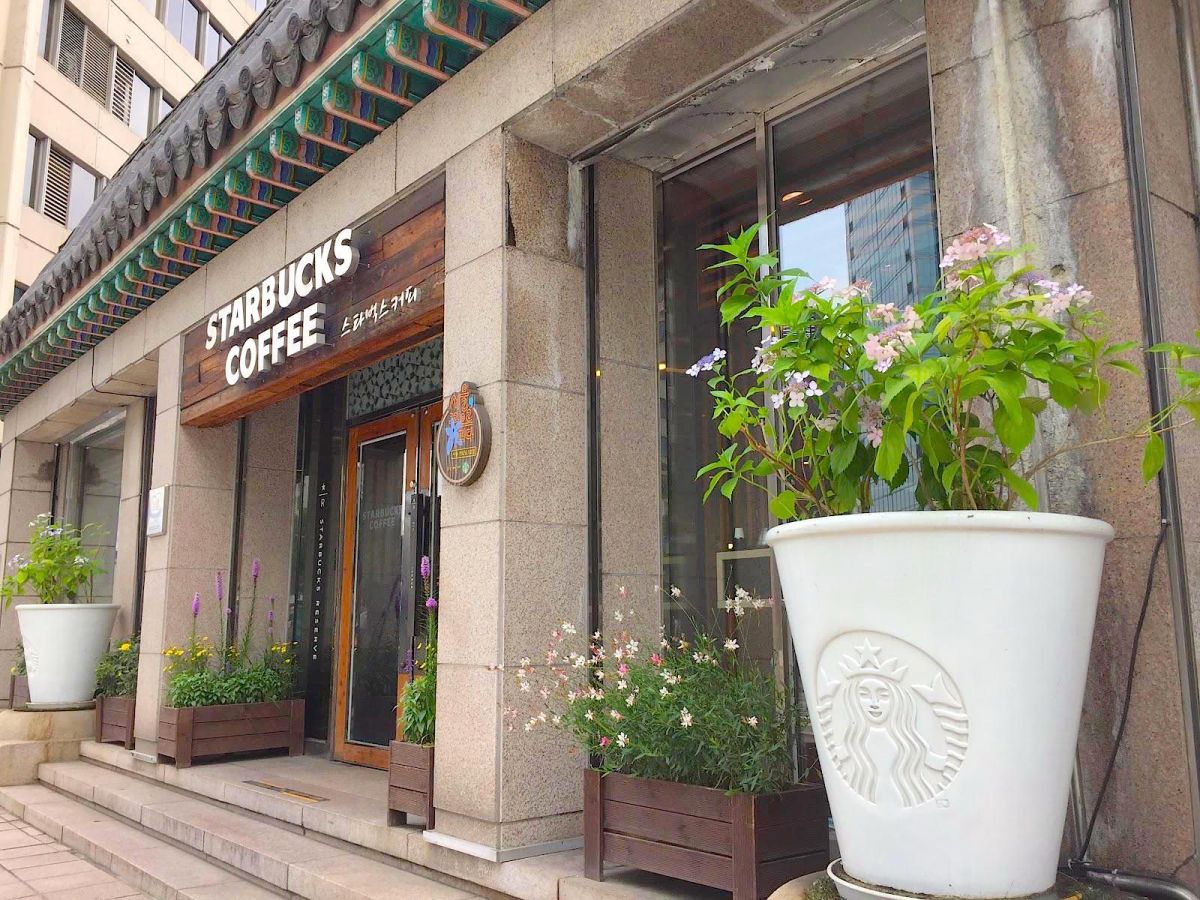 韓国の伝統家屋風スタバ「STARBUCKS COFFEE 小公洞店」はグッズ