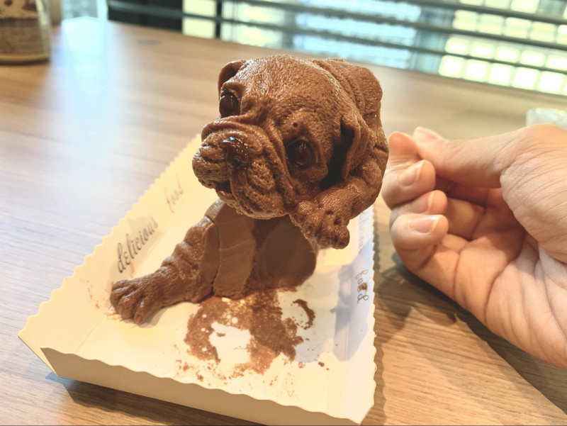 台湾で話題の リアルすぎる犬のケーキ を東京でも発見