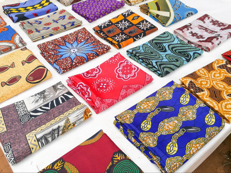 【アフリカ】お土産にぴったり！カラフルな色柄のアフリカ布