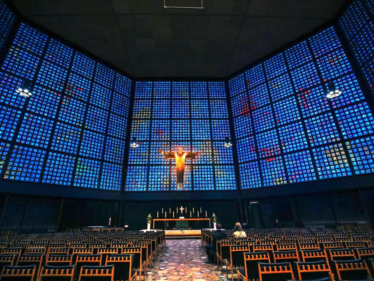 ドイツ 圧倒的な青色の世界に包まれる カイザーヴィルヘルム記念教会