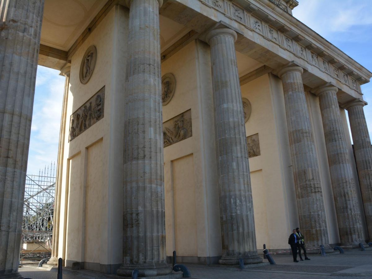 ドイツ】ドイツ統一のシンボル「ブランデンブルク門」