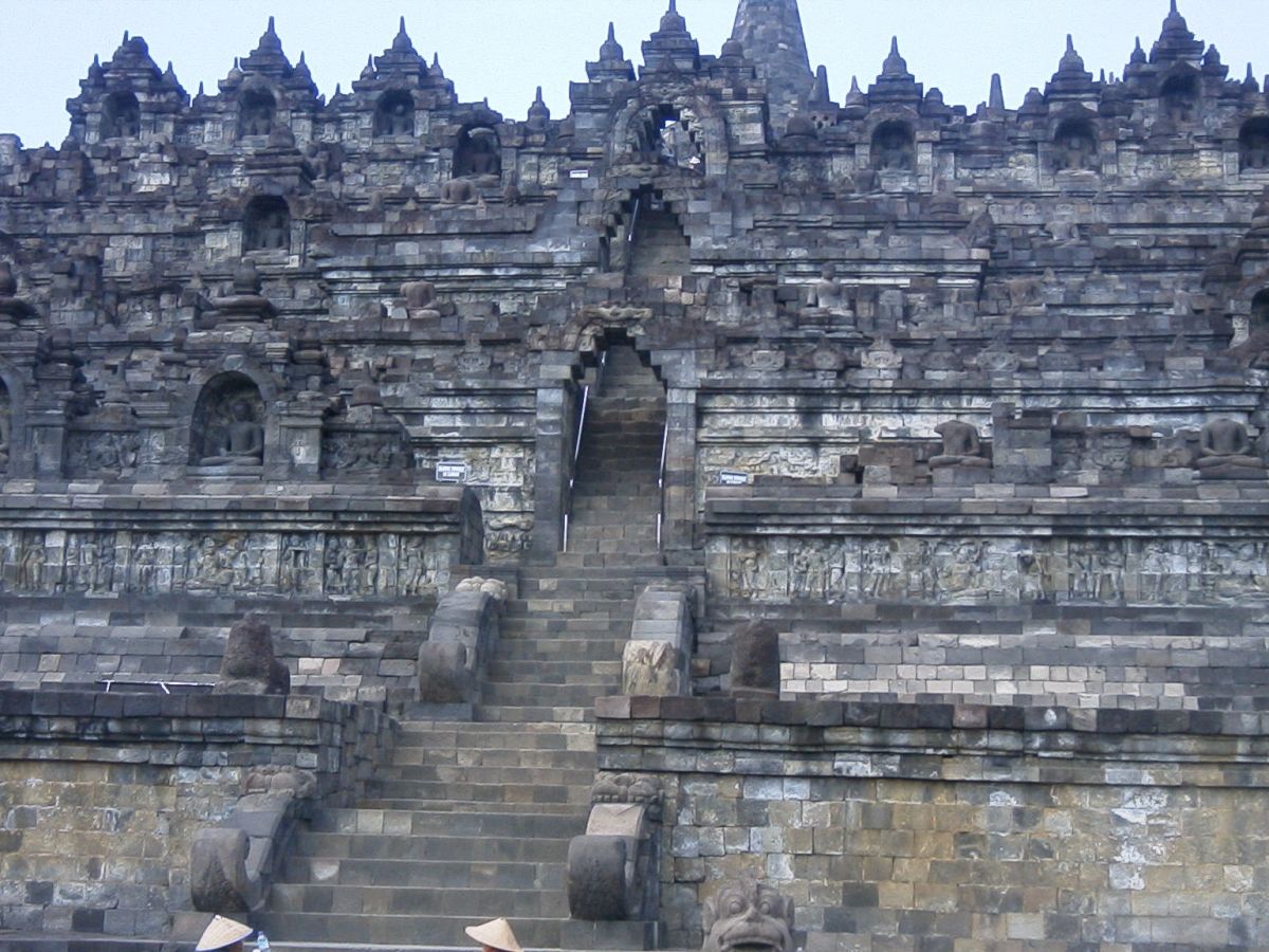 インドネシア】ジャワ島の世界遺産！ 巨大な仏教遺跡