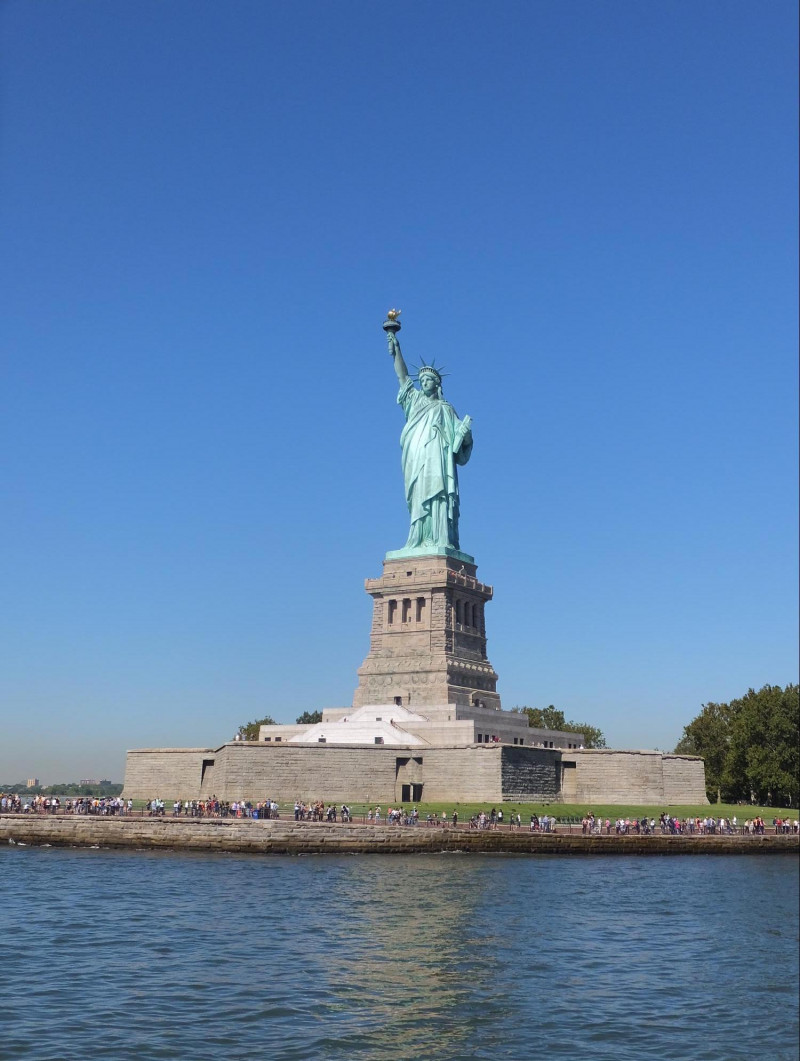 アメリカ ニューヨークのシンボル 自由の女神像