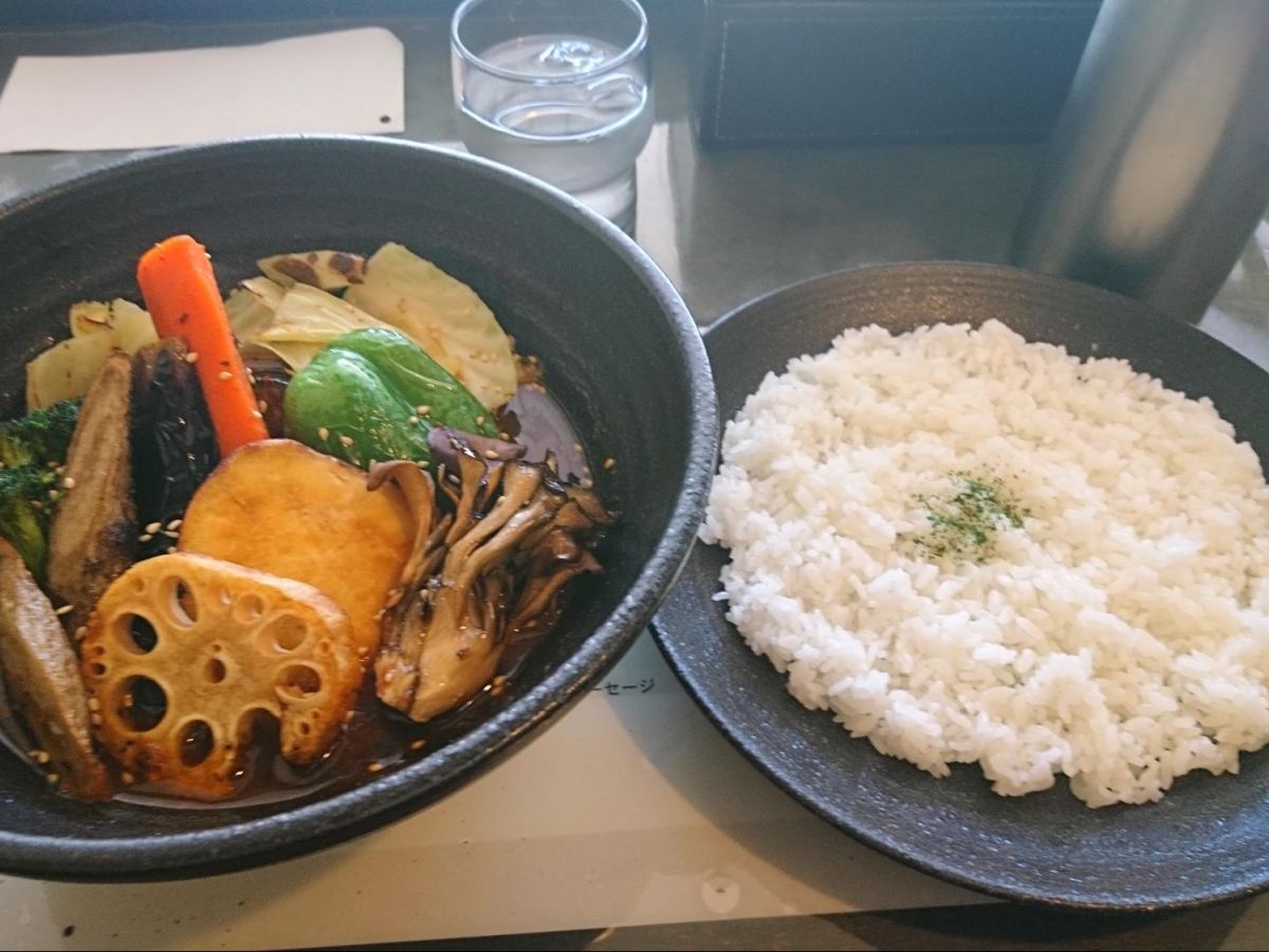 北海道 札幌の名物グルメ スープカレー の名店 一文字カリー店