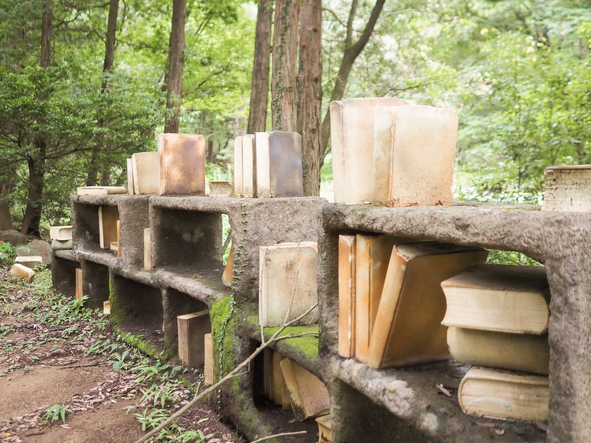 【茨城】芸術の秋に訪れたい、森の中で陶の作品を楽しめる公園
