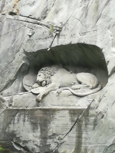スイス ルツェルンを代表する観光スポット 瀕死のライオン像