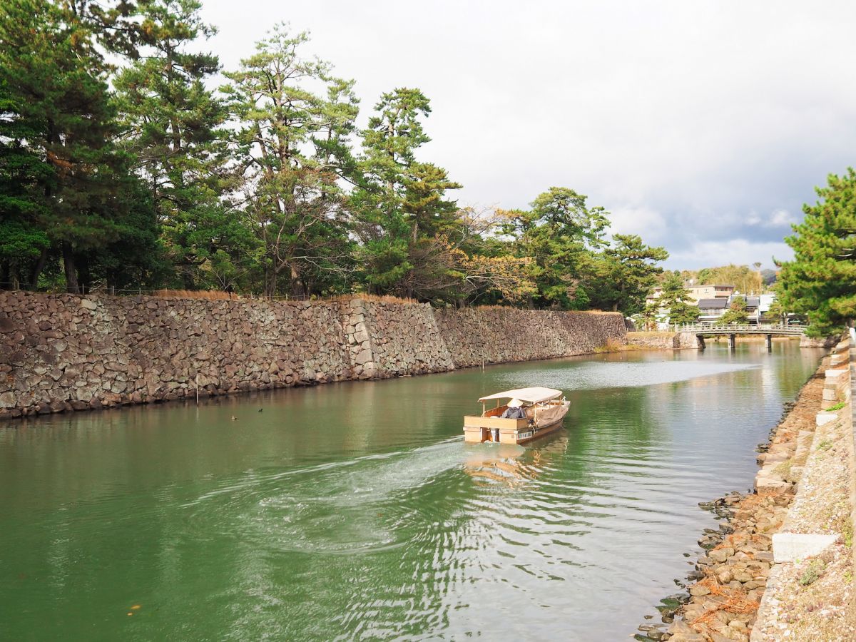 【冬の島根旅】あったか「こたつ船」で 松江城堀川めぐり