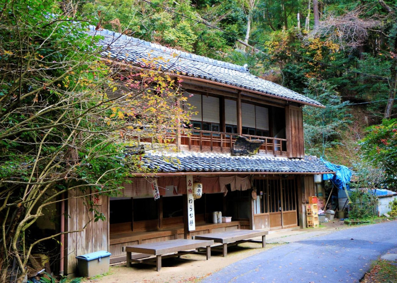 映画『鬼滅の刃』名シーン再現! 奈良県の岩「一刀石」で聖地巡礼! ディープなアクセスもご紹介