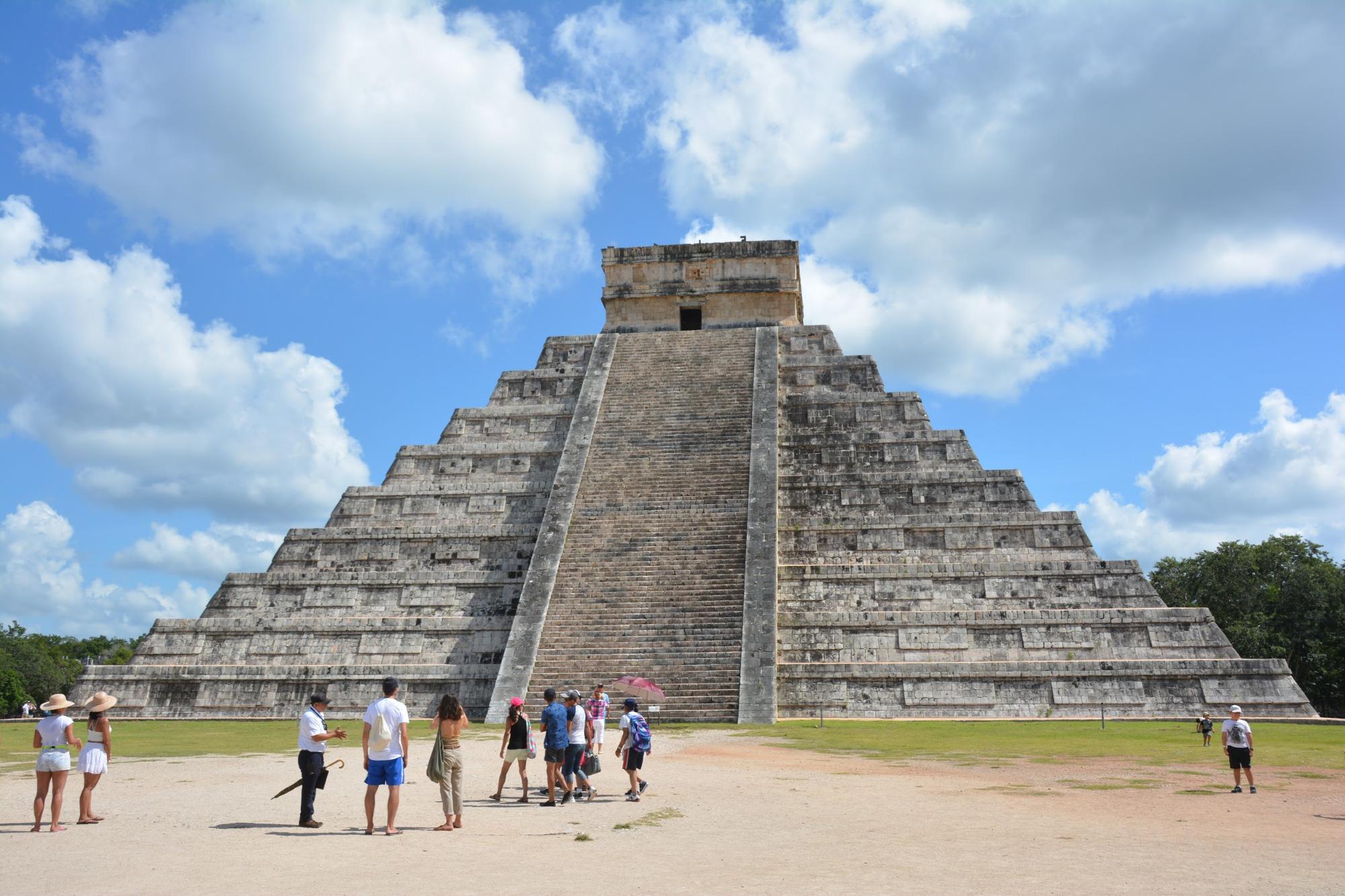 メキシコ ユカタン半島に現存するマヤ文明の遺跡 チチェン イツァ