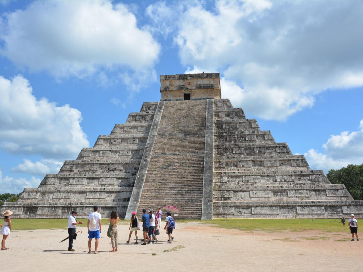 メキシコ ユカタン半島に現存するマヤ文明の遺跡 チチェン イツァ