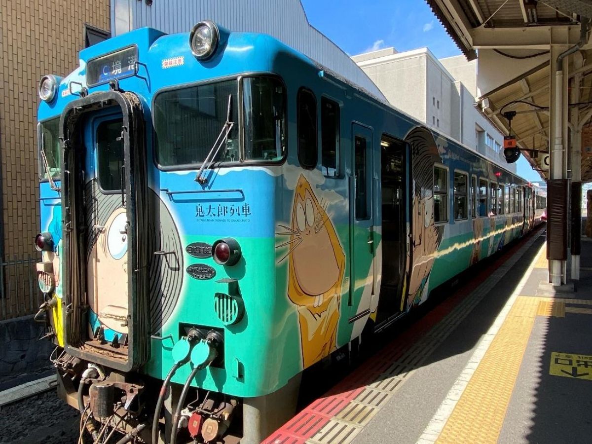 ト セール おすすめ 鳥取】楽しいラッピングトレイン鬼太郎列車に乗って妖怪ワールドへ 趣味