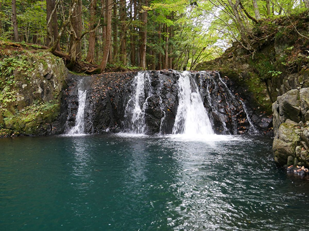 福島】深い碧色が美しい「龍神滝」知る人ぞ知る神秘の滝